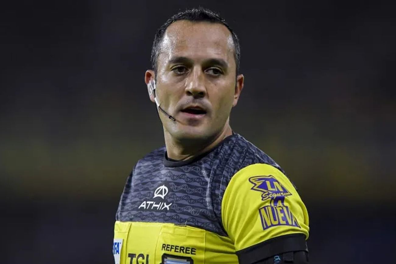 Fernando Espinoza, árbitro. 