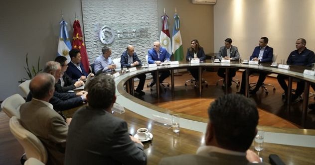 Reunión en Villa María entre el municipio y representantes de un grupo agroindustrial chino, este miércolrs. 