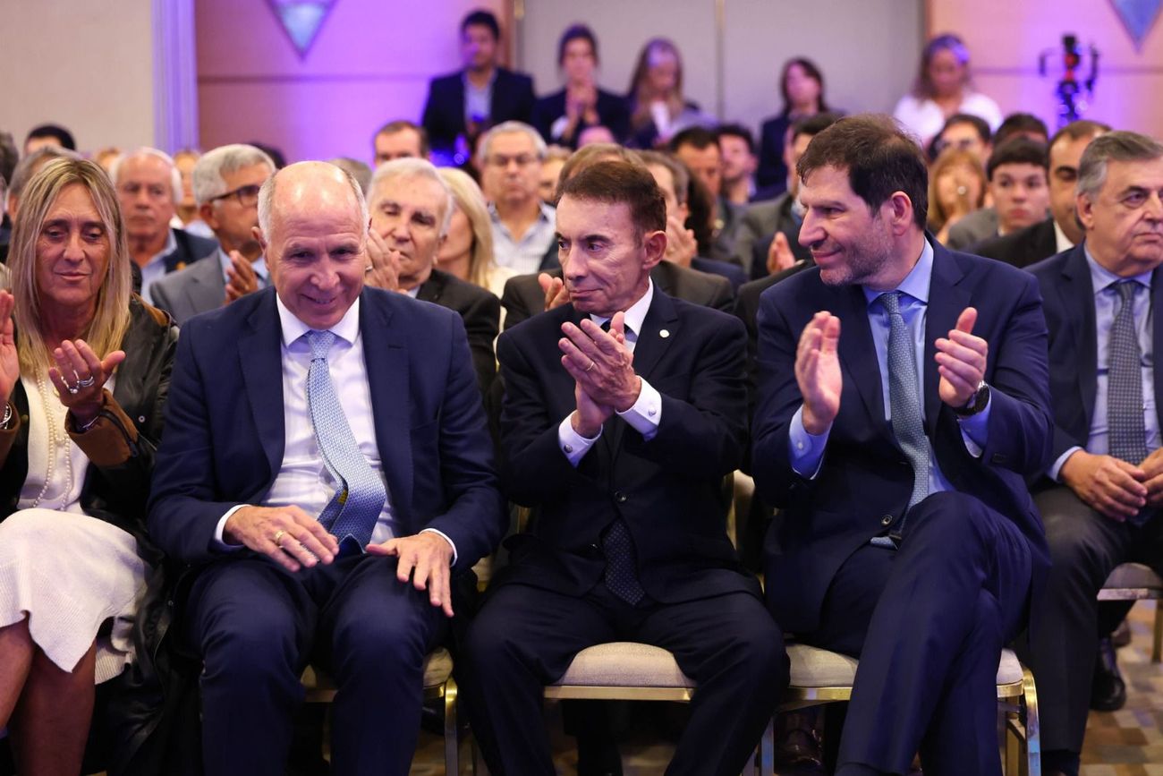 Ricardo Lorenzetti, ministro de la Corte Suprema; Domingo Sesin, presidente del TSJ; y Eduardo Bittar, presidente del Colegio de Abogados. 
