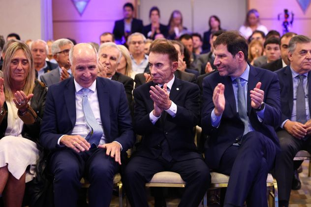 Ricardo Lorenzetti, ministro de la Corte Suprema; Domingo Sesin, presidente del TSJ, y Eduardo Bittar, presidente del Colegio de Abogados de Códoba