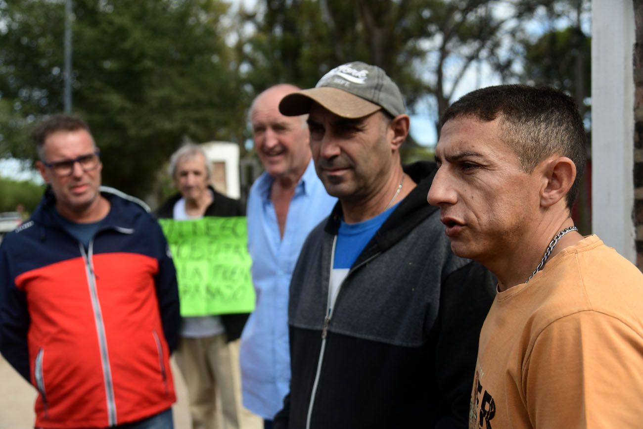 Jockey Club: trabajadores del club resisten a la suspensión de las carreras.