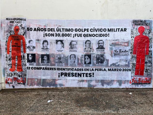 El mural en homenaje a las 12 personas cuyos restos fueron reocnocidos en un enterramiento en La Perla fue vandalizado.