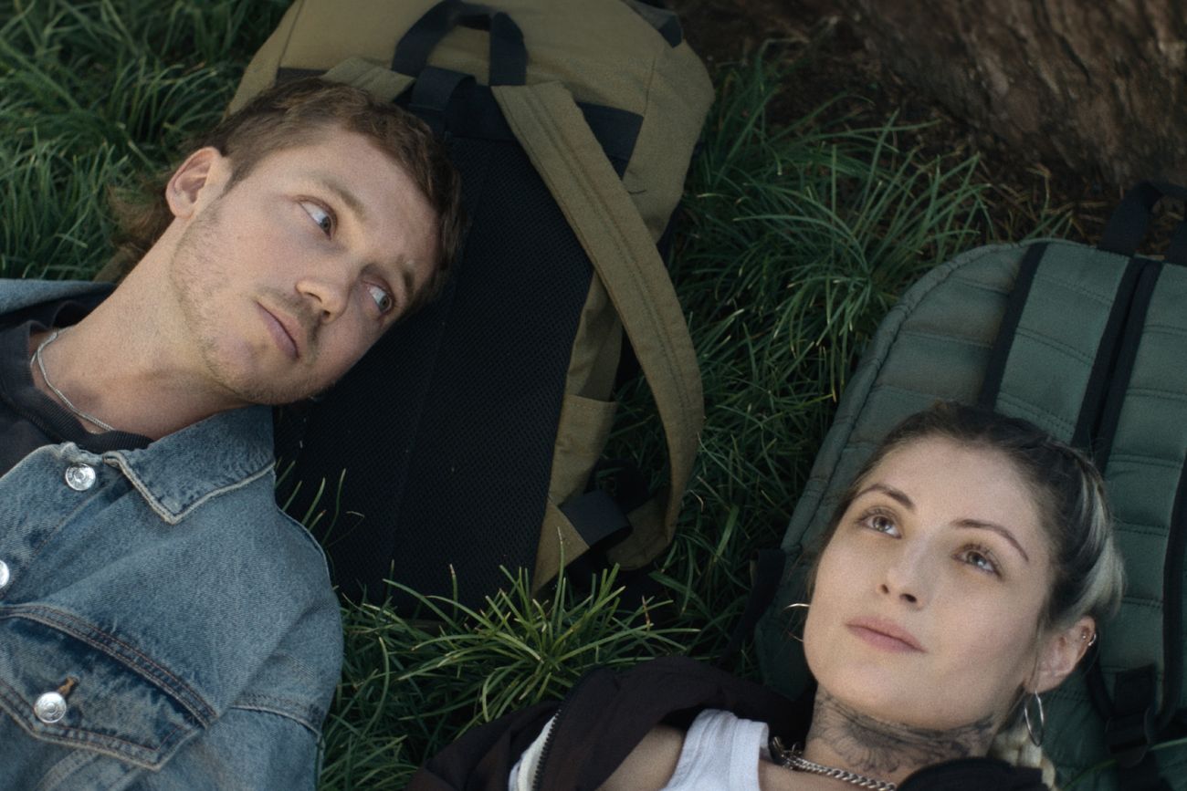 Franco Masini le da vida a Nico, mientras que Tatu Glikman interpreta a Kaia. 