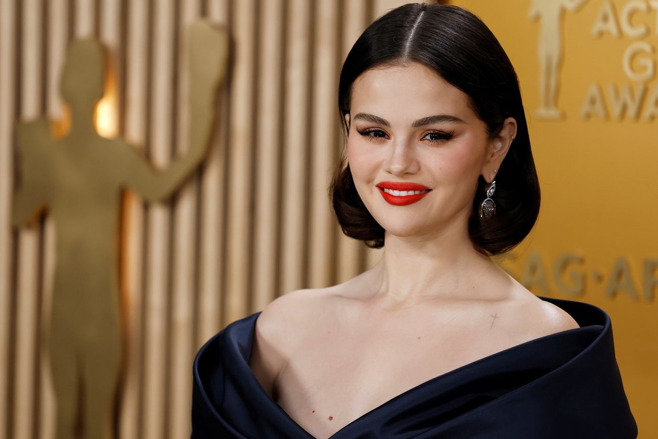 Por qué Selena Gomez habla dormida y qué dice la medicina del sueño