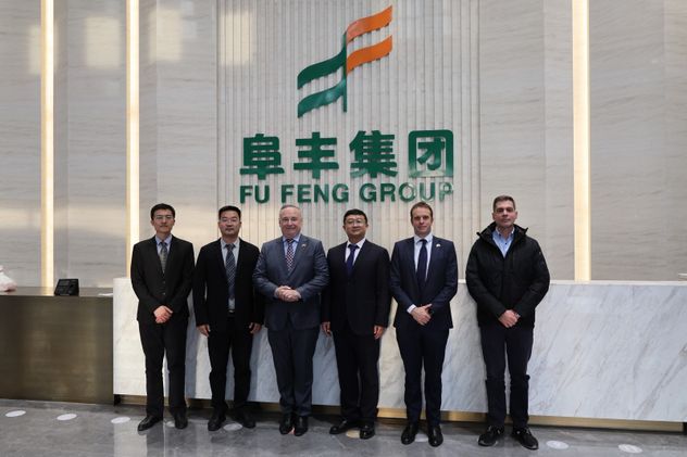 En China, la semana pasada, funcionarios municipales villamarienses de vista en la sede de la firma Fufeng Group. 