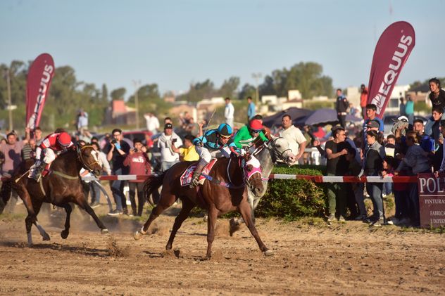 Del esplendor al desafío: la historia del Jockey Club Córdoba.
