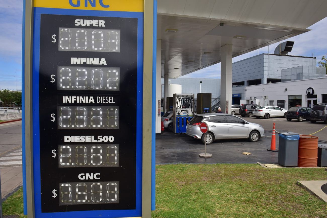 La nafta súper ya superó los $2.000 en las estaciones de YPF.