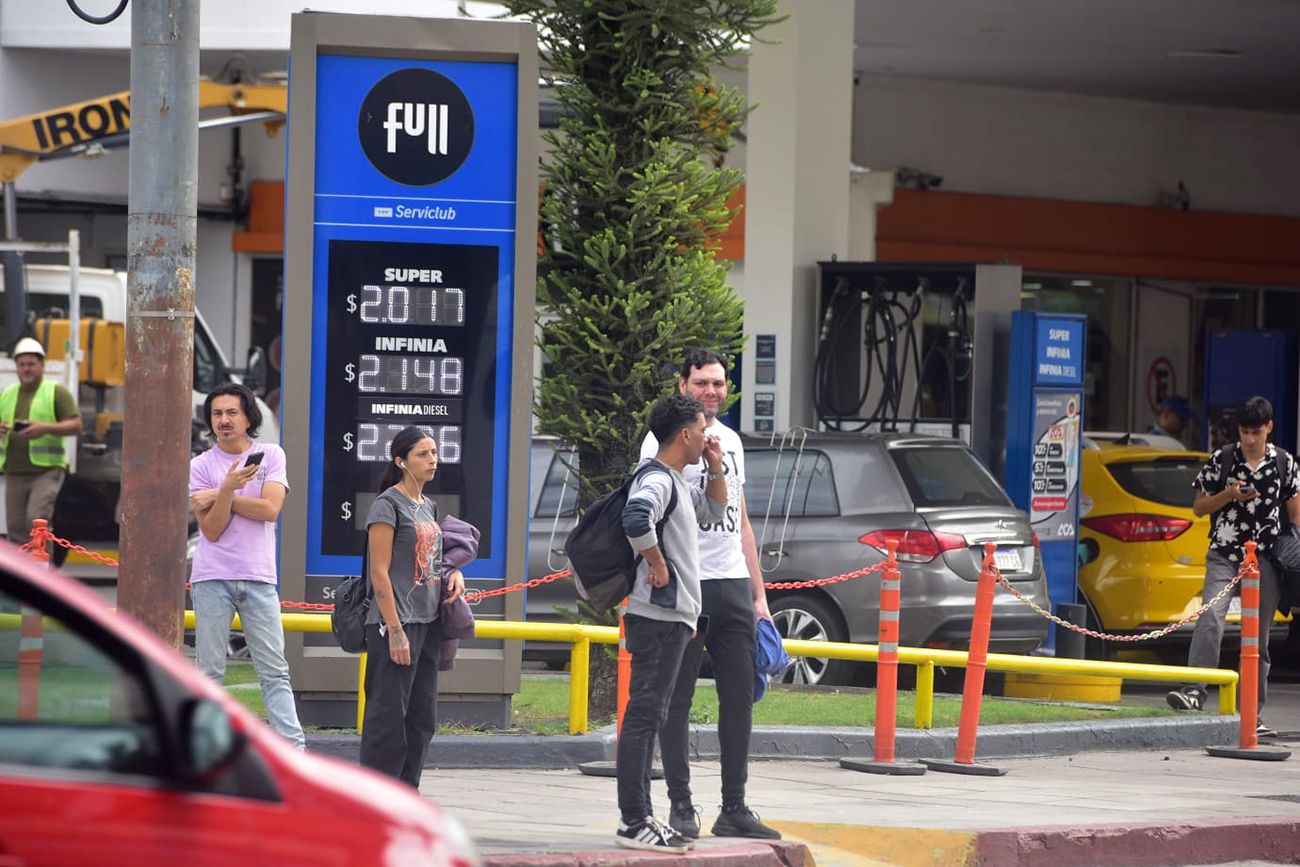 La nafta súper ya superó los $2.000 en las estaciones de YPF.