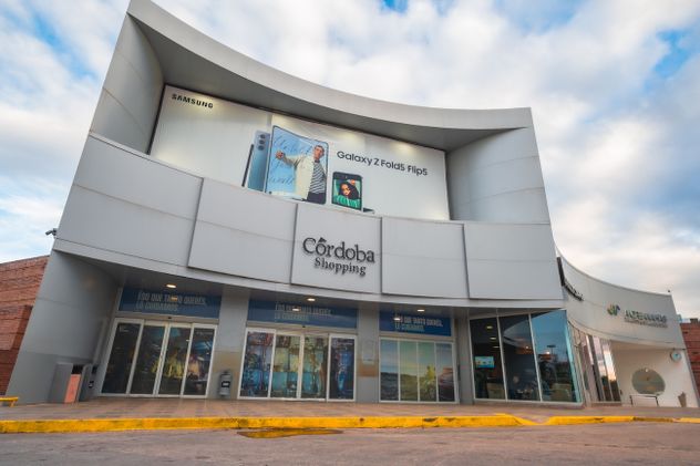 Córdoba Shopping concentra más de 110 locales y una propuesta comercial orientada al segmento premium.