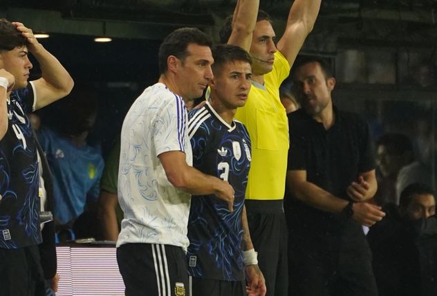 Lionel Scaloni, entrenador de la selección argentina, durante el partido con Mauritania.