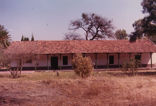 Partes del casco de la Estancia Pinas y de la capilla ubicada en ese lugar en Traslasierra que pertenecía a Manubens Calvet.
