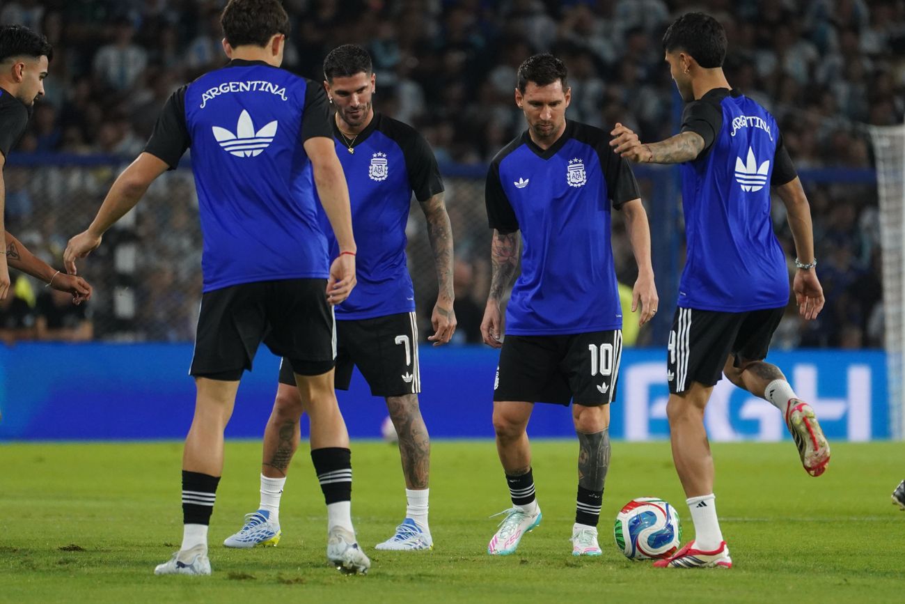 La selección argentina en la Bombonera, antes del partido con Mauritania.