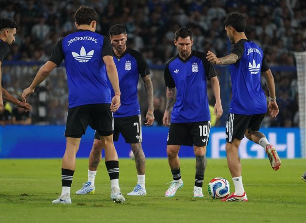 La selección argentina en la Bombonera, antes del partido con Mauritania.