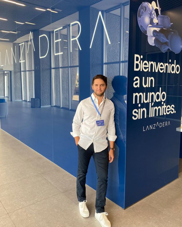 Gonzalo Rioja, CEO de WeSpeak, en la sede de la incubadora Lanzadera.