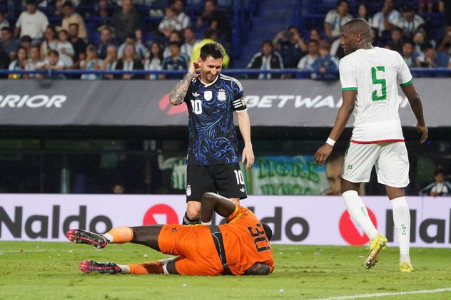 Lionel Messi en el partido entre Argentina vs. Mauritania, en la Bombonera.