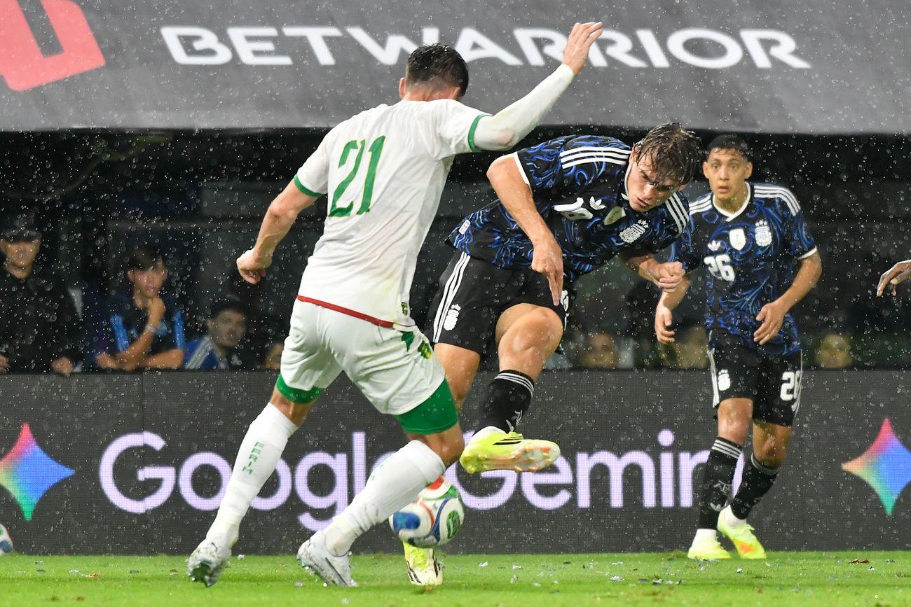 Nico Paz durante el Argentina vs. Mauritania, en la Bombonera.