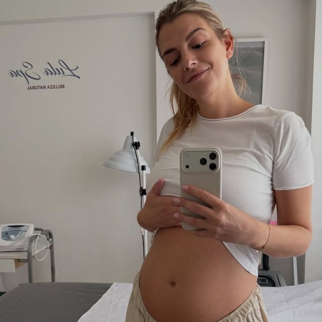 Las fotos que compartió Sofía Aldrey para contar que está embarazada.