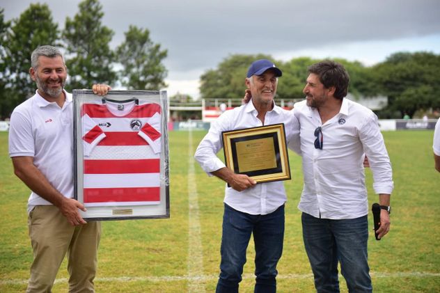 Félix Páez Molina, presidente de la UAR, junto a Ezequiel Mallía, presidente del Jockey Club.