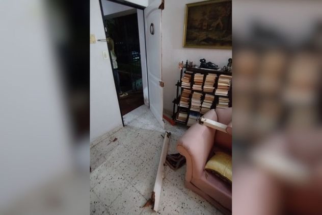 A patadas. Tumbaron una puerta para entrar. (Gentileza)