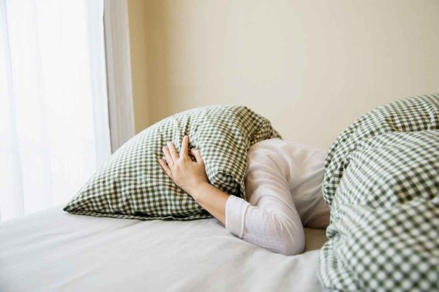 Dormir menos de lo recomendado altera hormonas clave del apetito y aumenta el riesgo de sobrepeso, obesidad y desajustes metabólicos.