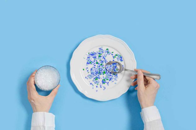 Un probiótico del kimchi actúa como “imán” contra los nanoplásticos y ayuda a eliminarlos del organismo. 