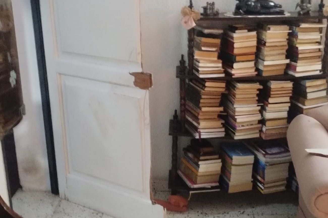 A patadas. Tumbaron una puerta para entrar. (Gentileza)