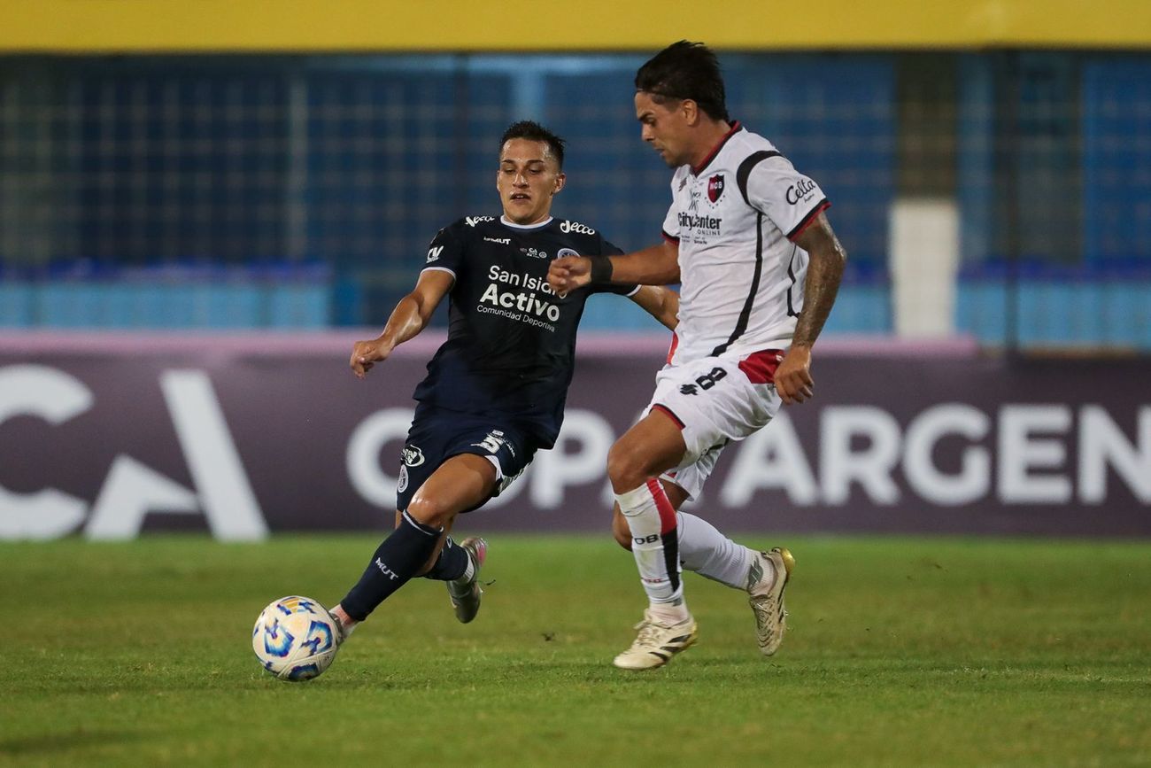 Acassuso dio el golpe en Copa Argentino y eliminó a Newell's.