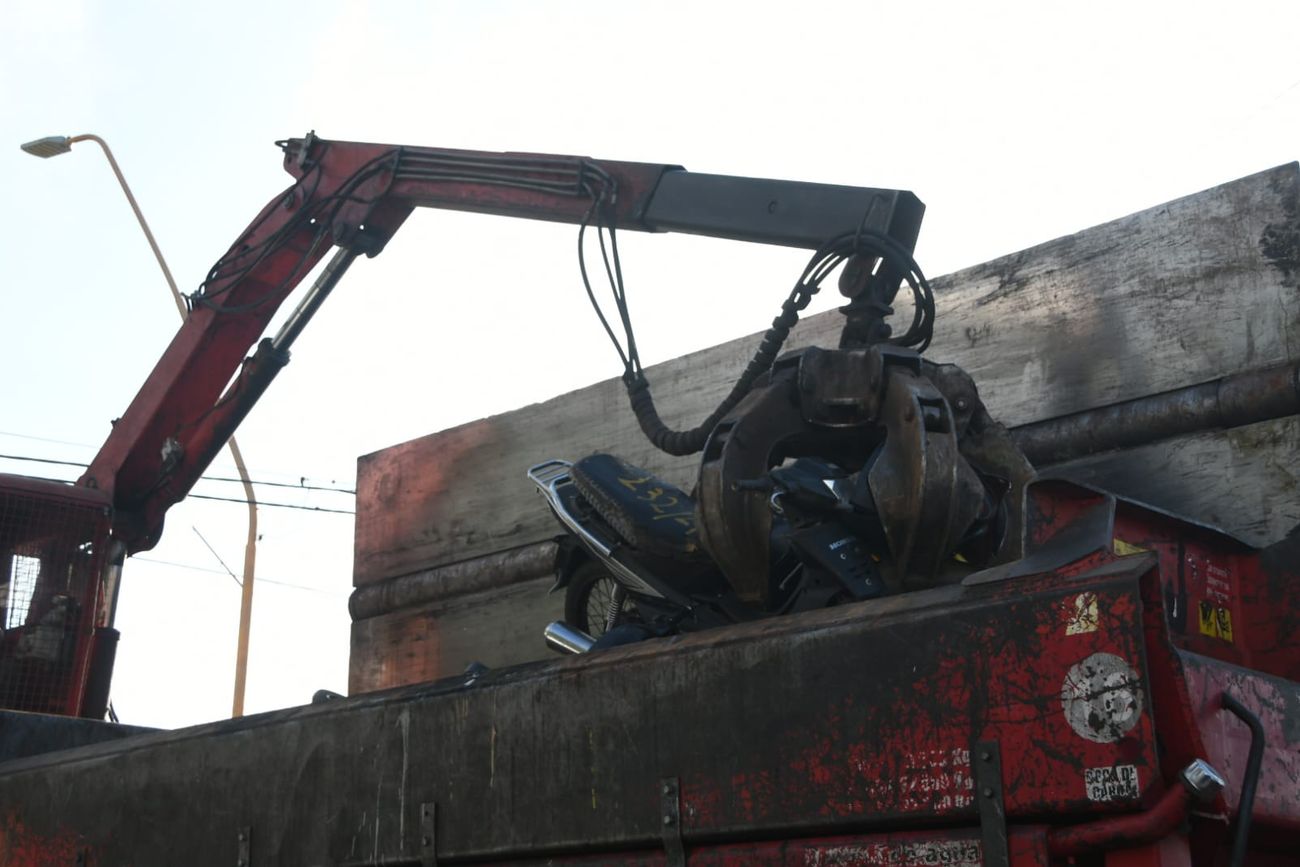 Se compactaron 330 motos y 33 automóviles incautados por la Municipalidad