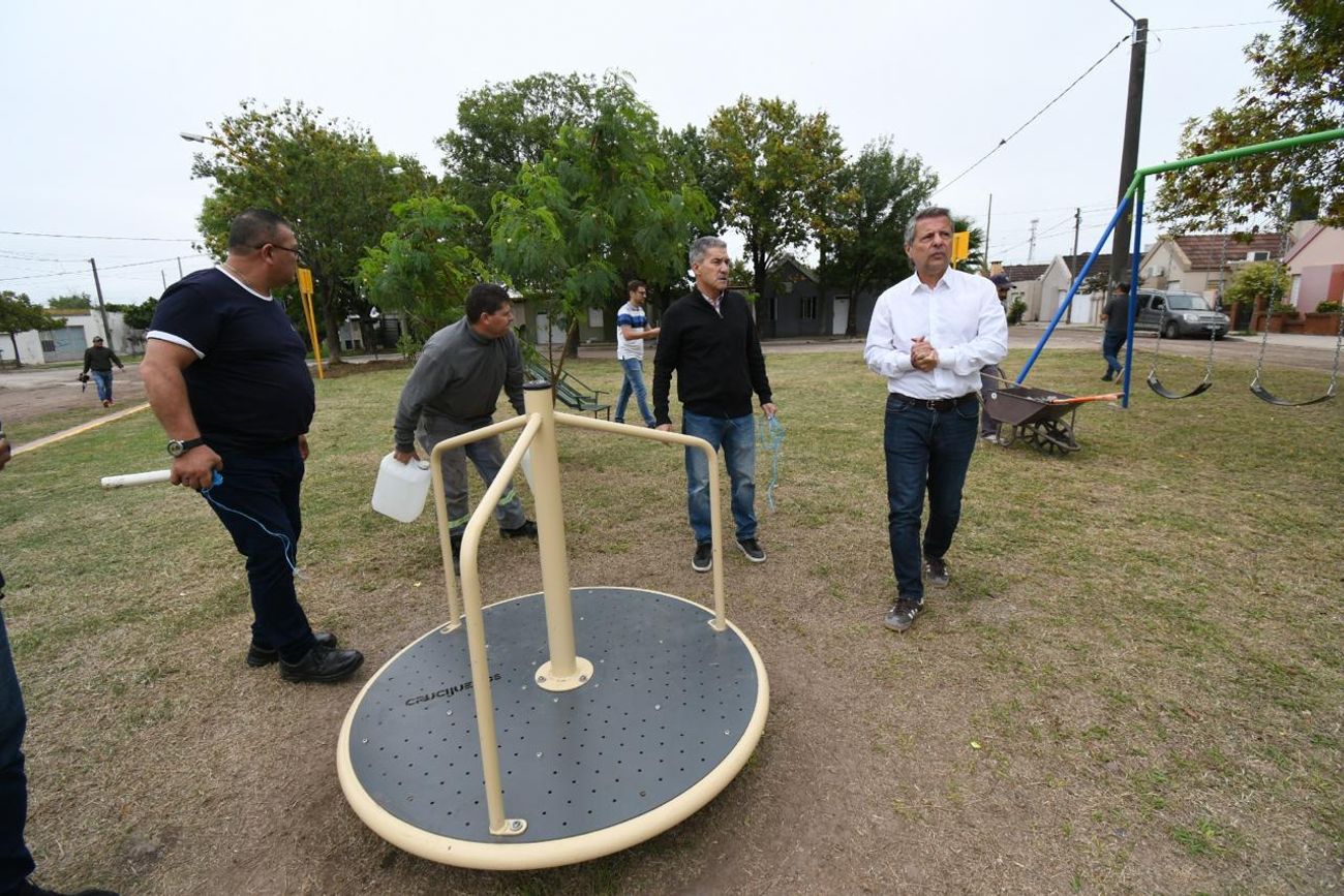 El municipio transformó un minibasural en un lugar de encuentro comunitario frente al comedor “La Virgencita”