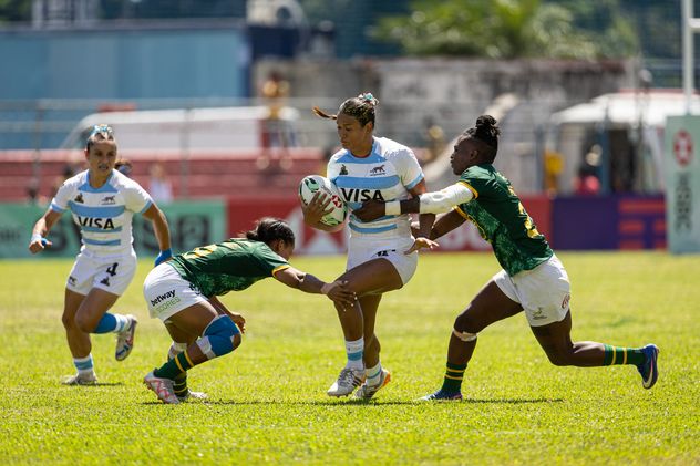 Argentina frente a Sudáfrica en el primer partido del segundo día del SVNS 2.