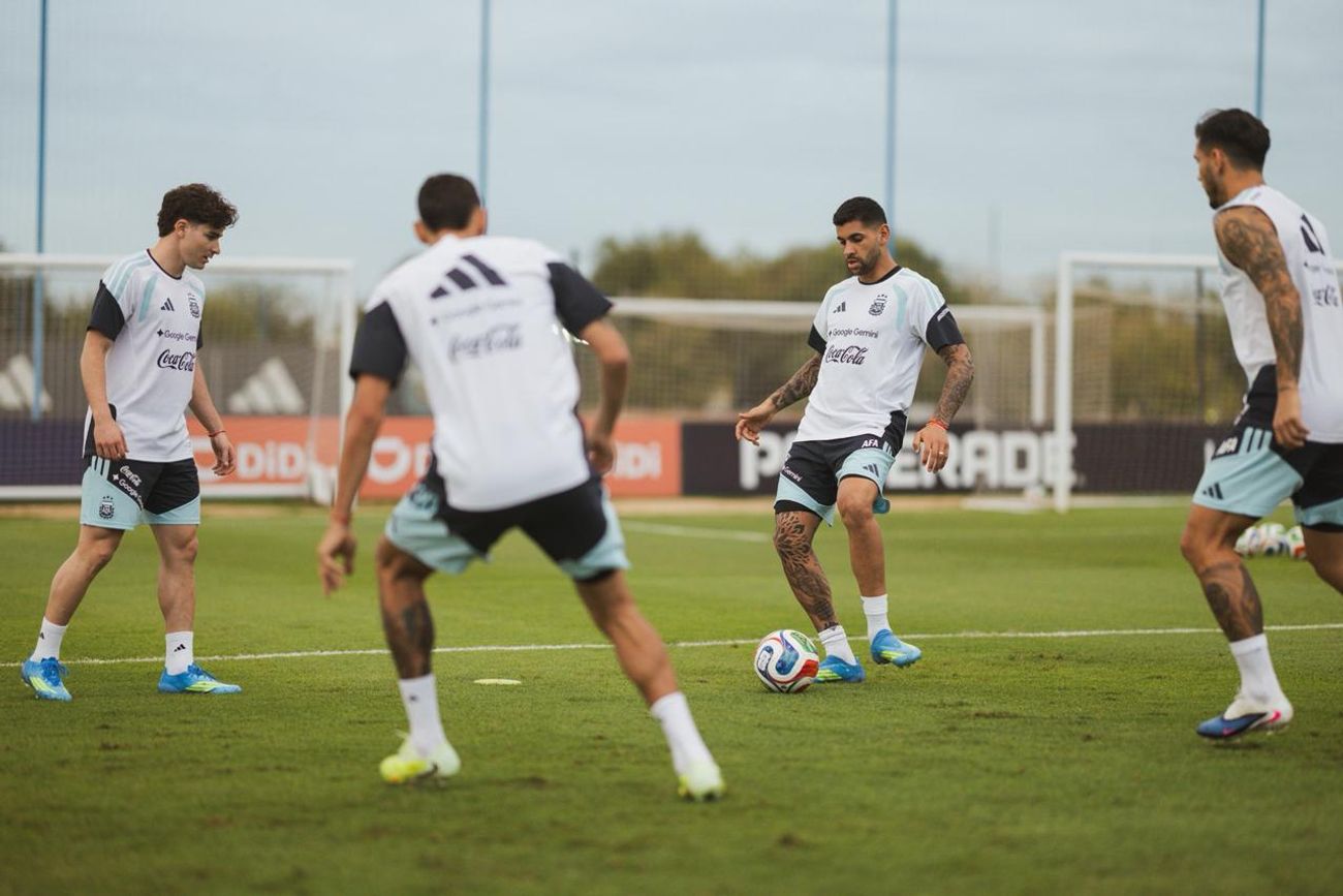La Selección Argentina cerrará la fecha FIFA enfrentando el martes a Zambia en el estadio de Boca. (@Argentina)