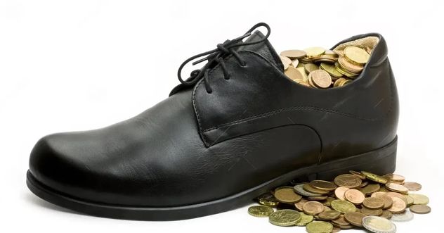 Feng Shui: por qué poner una moneda en las zapatillas atrae dinero.