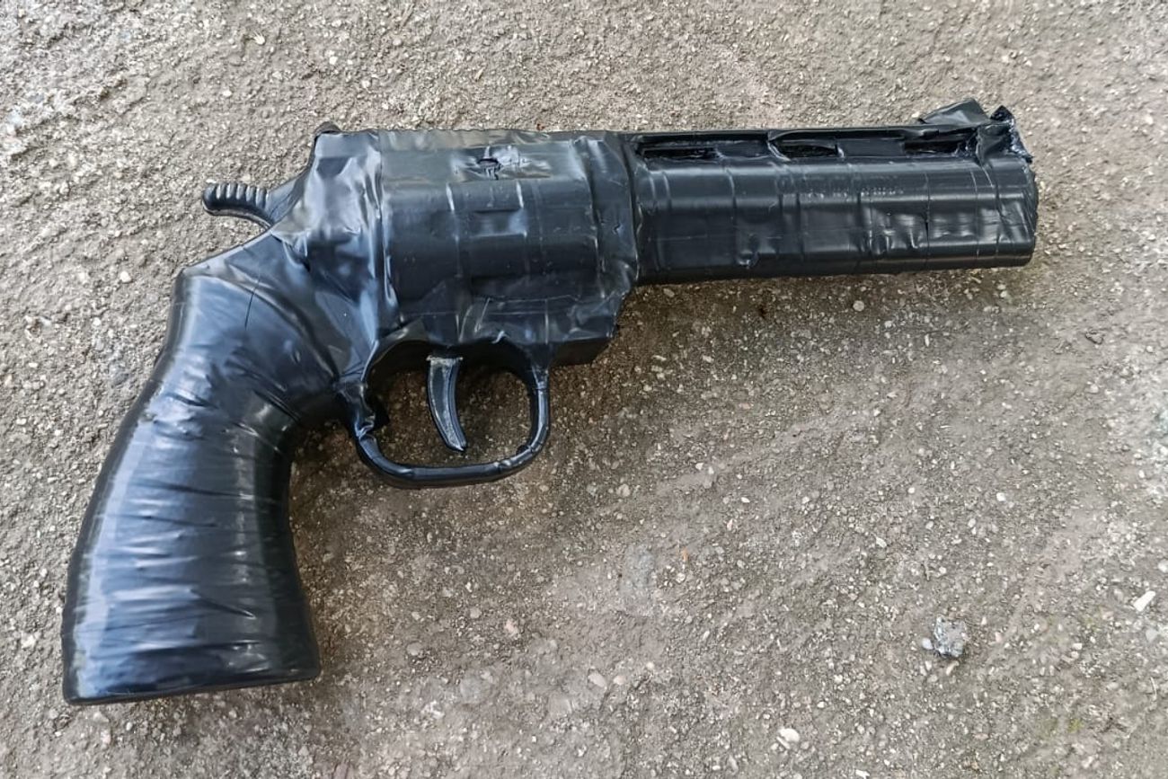 Tensión en un colegio de Córdoba: secuestran una réplica de arma de fuego y demoran a dos alumnos