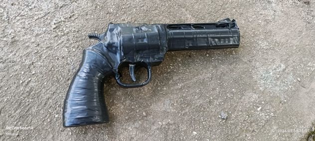 Se secuestró una réplica de arma de fuego y también un elemento punzocortante en un colegio de barrio José Ignacio Díaz Tercera Sección.