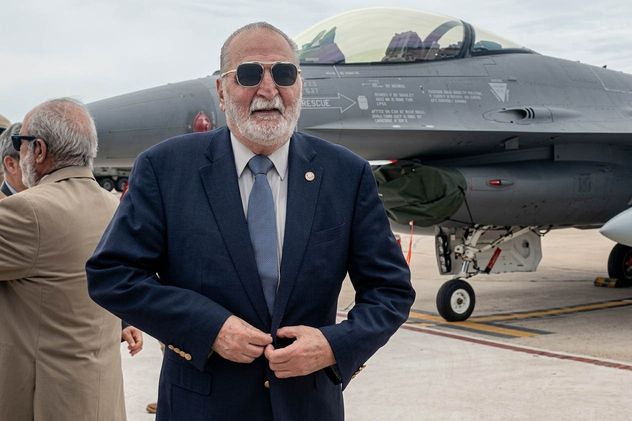 El capitán (R) Daniel Ballesteros, asesor en Fadea, y excombatientes de la Guerra de Malvinas.