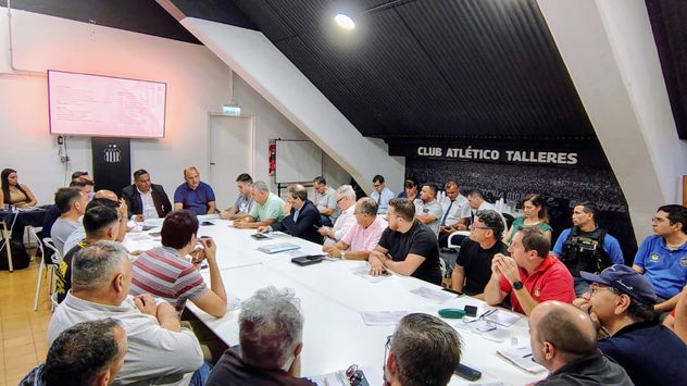 Las autoridades provinciales y municipales, junto a los dirigentes de Talleres, definieron los aspectos de seguridad para el partido del jueves en e Kempes.