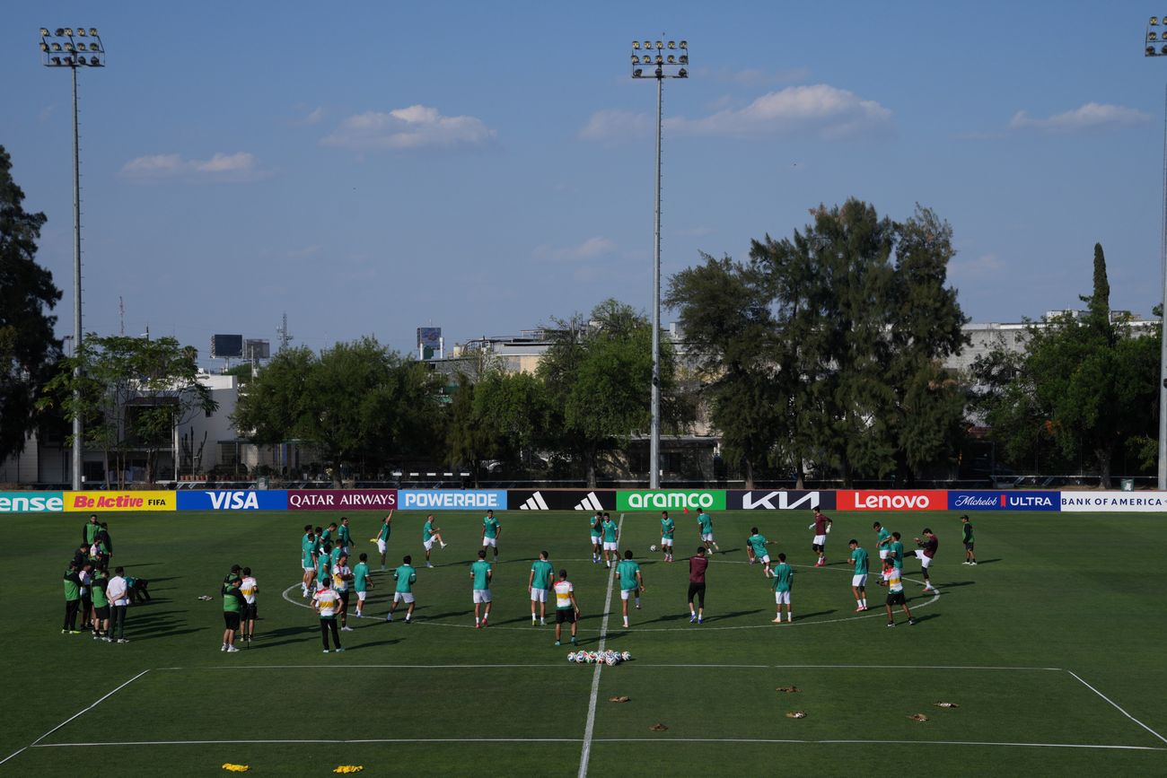 Bolivia busca el triunfo ante Irak para volver a un Mundial, 32 años después. (AP)