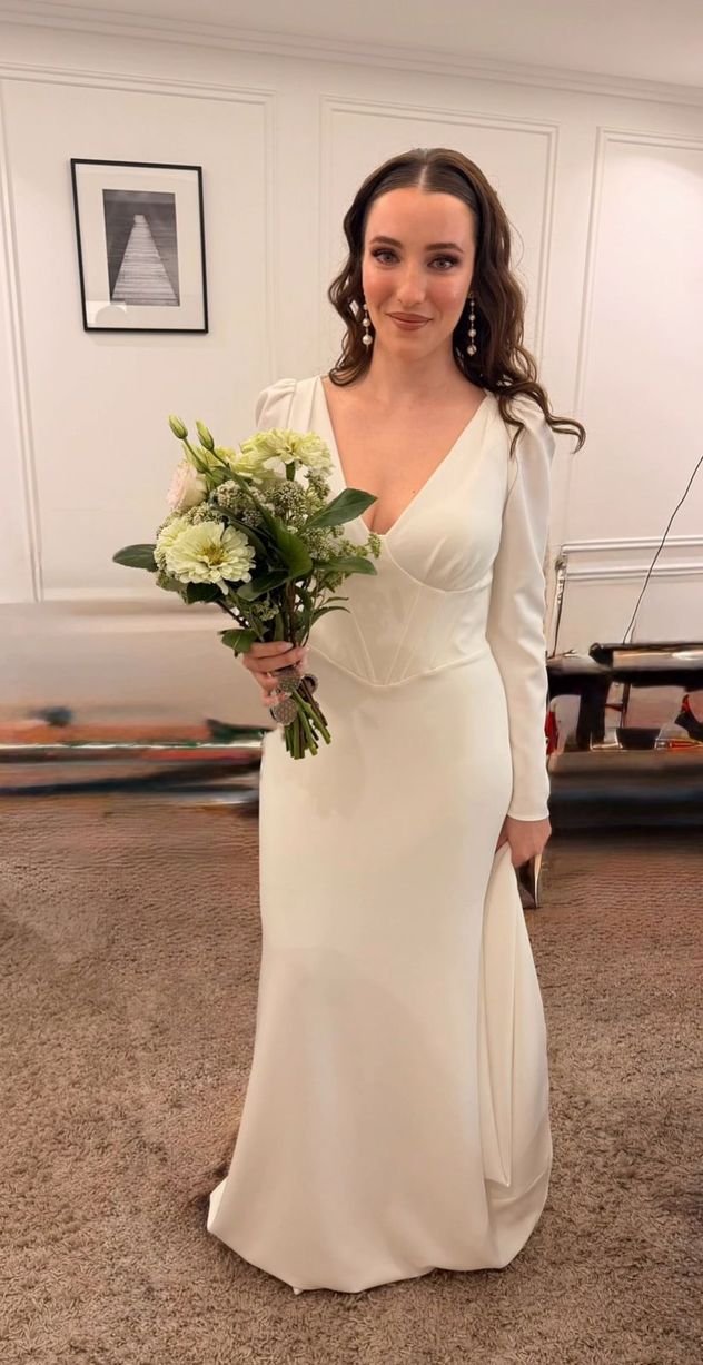 Sin velo ni tiara: Rocío Hazán, la hija de Lucía Galán, marcó tendencia con su romántico look de novia.