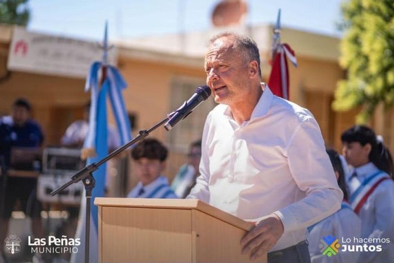 César Tiraboschi tiene 54 años y en 2023 se convirtió en intendente de Las Peñas,