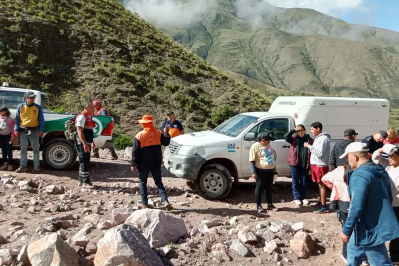 Rescate en Jujuy: 30 personas fueron evacuadas tras quedar aisladas por un temporal en la Quebrada