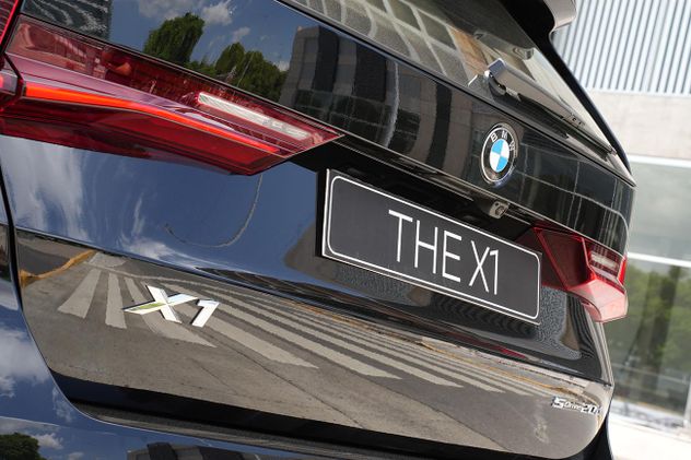 El BMW X1 híbrido quedó exento de tributar el 35% del impuesto extra zona y su valor al público es de U$S 44.900.