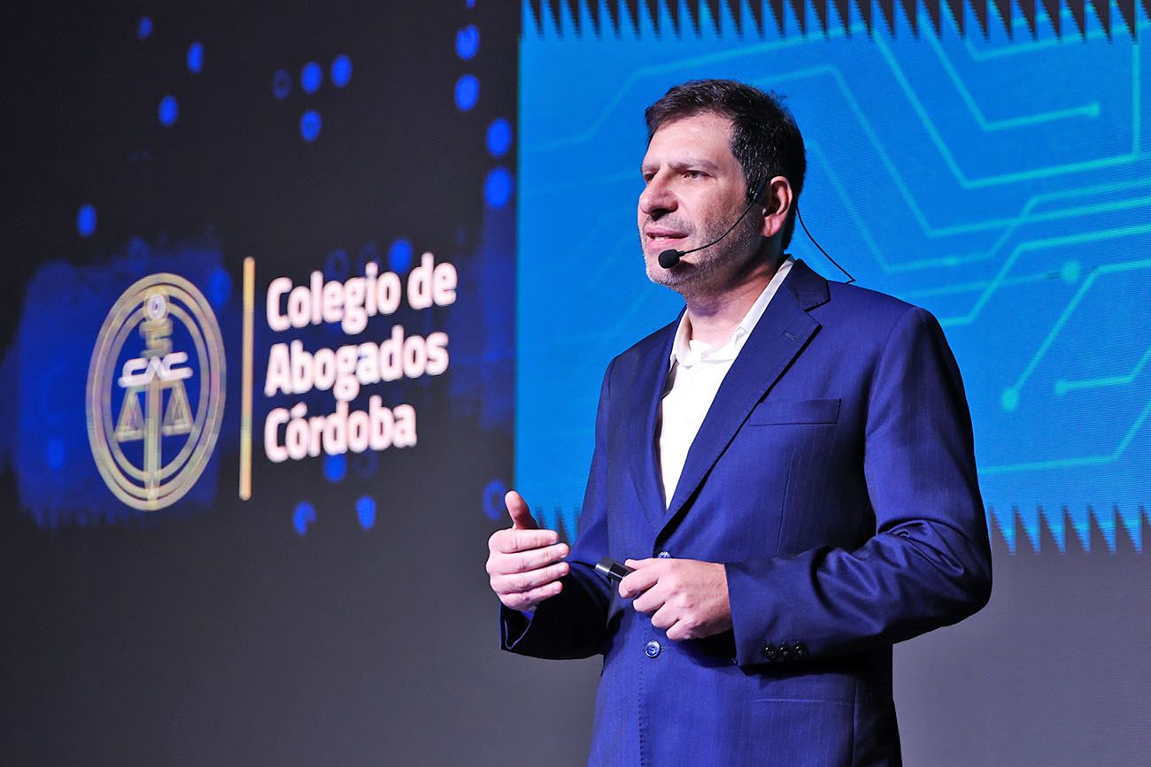 Eduardo Bittar, presidente del Colegio.