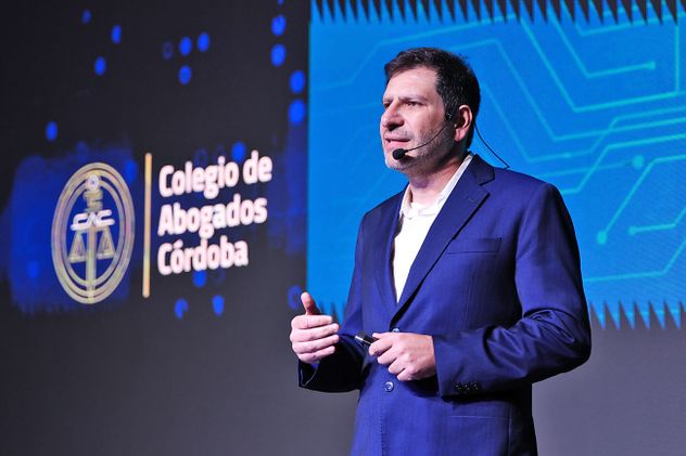 Eduardo Bittar, presidente del Colegio.