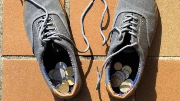 Feng Shui: por qué poner una moneda en las zapatillas atrae dinero.