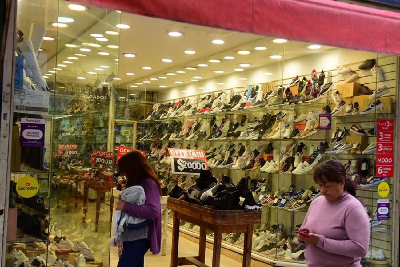 Los comercios del área céntrica de Córdoba Capital sienten un impacto más importante en comparación con los negocios del interior provincial. (La Voz / Archivo)