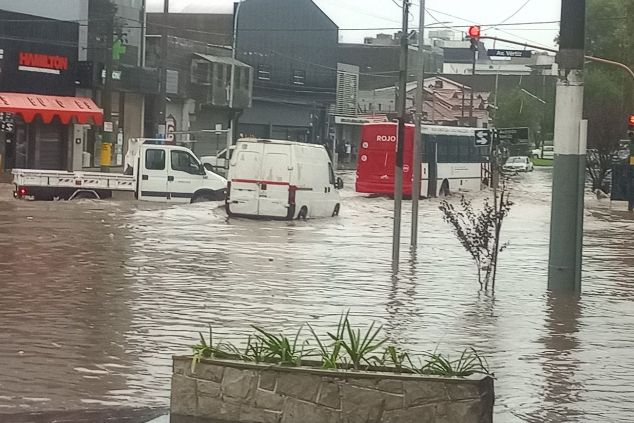 Lluvia e inundaciones en Mar del Plata. (X @diegofernanguti)