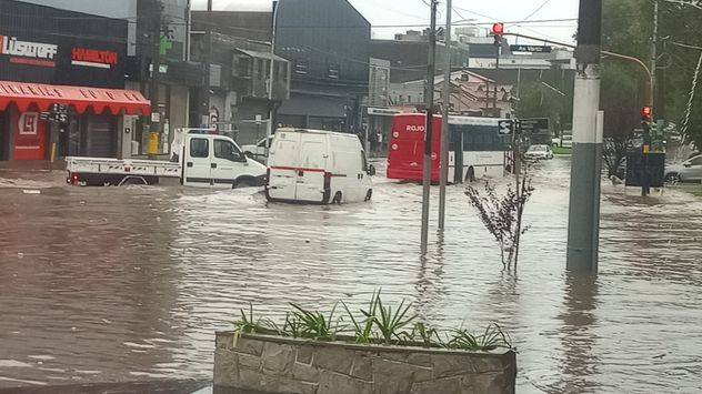 Lluvia e inundaciones en Mar del Plata. (X @diegofernanguti)