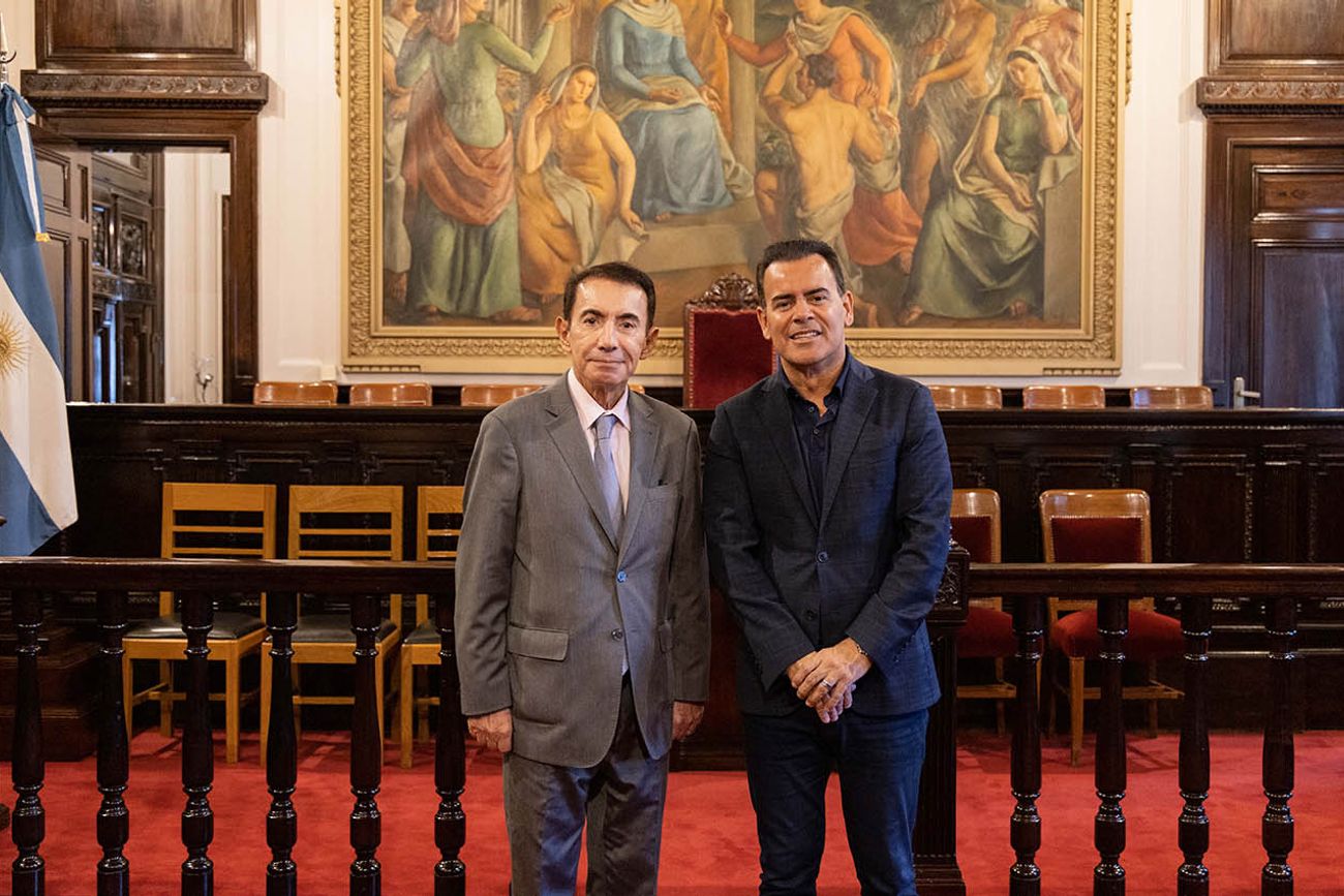 Rodio y Sesín avanzan en la articulación cultural, con los retratos de la Justicia acompañando la escena.