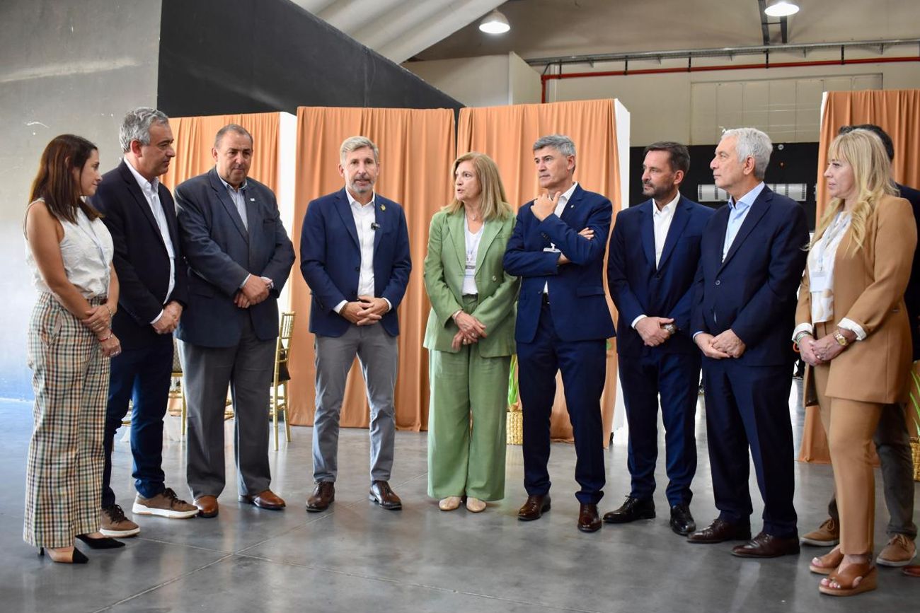 Reunión del Consejo Federal de Intendentes en Paraná. Participaron el gobernador Rogelio Frigerio y la diputada Carolina Basualdo. 