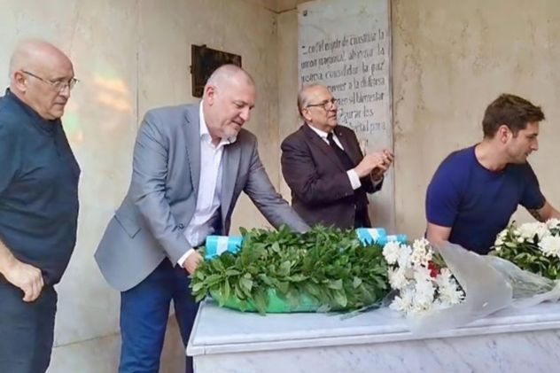 A 17 años de su partida, el radicalismo rindió homenaje a Raúl Alfonsín: "Ya es un fundador de la República"